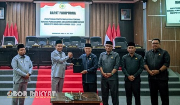 Bondowoso, Obor Rakyat – Rapat paripurna Dewan Perwakilan Rakyat Daerah (DPRD) Kabupaten Bondowoso menyetujui Raperda tentang Rencana Pembangunan Jangka Menengah Daera (RPJMD) 2025–2029, yang menjadi dokumen strategis pembangunan daerah untuk lima tahun ke depan.