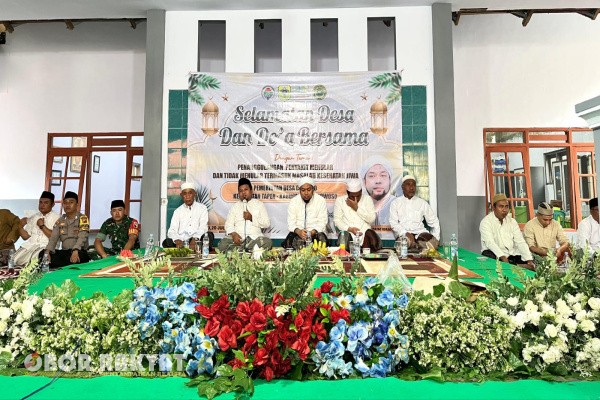 Bondowoso, Obor Rakyat – Pemerintah Desa (Pemdes) Cindogo, Kecamatan Tapen, Kabupaten Bondowoso menggelar acara selamatan desa dan doa bersama dengan tema "Penanggulangan Penyakit Menular dan Tidak Menular, Termasuk Masalah Kesehatan Jiwa", Minggu (20/7/2025).