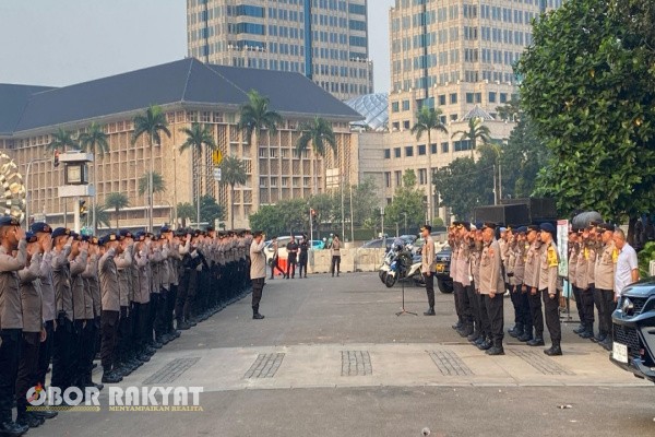 Jakarta, Obor Rakyat – Kepolisian Republik Indonesia (Polri) mengerahkan sebanyak 1.632 personel gabungan untuk mengamankan aksi unjuk rasa yang dilakukan oleh kelompok pengemudi ojek online (ojol) di kawasan Silang Selatan Monas, Jakarta Pusat, pada Senin (21/7/2025).