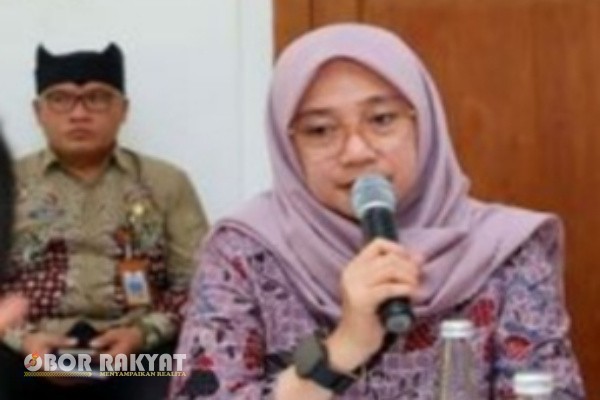 Banyuwangi, Obor Rakyat – Bupati Banyuwangi, Ipuk Fiestiandani, kembali mengajukan permintaan kepada Balai Besar Pelaksana Jalan Nasional (BBPJN) Jawa Timur-Bali agar tidak menutup total Jalur Gumitir selama proses perbaikan. Pasalnya, penutupan tersebut memperparah kemacetan di jalur utama Situbondo-Banyuwangi akibat pembatasan operasional kapal di Pelabuhan Ketapang.