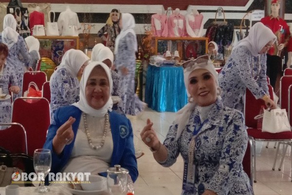 Jember, Obor Rakyat – Dewan Pimpinan Cabang Ikatan Wanita Pengusaha Indonesia (DPC IWAPI) Kabupaten Jember menggelar Rapat Kerja Cabang (Rakercab) Tahun 2025 di Rumah Makan Lestari, Jalan Kartini, Kecamatan Kaliwates, Jember, Rabu (23/7/2025), lalu.