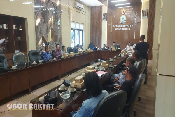 Bondowoso, Obor Rakyat – Badan Permusyawaratan Desa (BPD) Padasan, Kecamatan Pujer, Kabupaten Bondowoso, menggelar audiensi resmi dengan Komisi IV DPRD Kabupaten Bondowoso pada Jumat (15/7/2025).