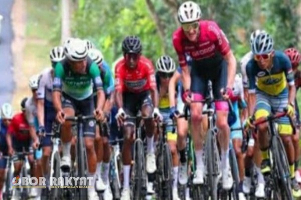 Banyuwangi, Obor Rakyat – Ajang balap sepeda internasional Tour de Banyuwangi Ijen (TdBI) kembali digelar tahun ini pada 28–31 Juli 2025, dengan menghadirkan peserta dari 24 negara. Event bergengsi yang kini memasuki edisi ke-10 ini telah menjadi bagian kalender resmi Union Cycliste Internationale (UCI).