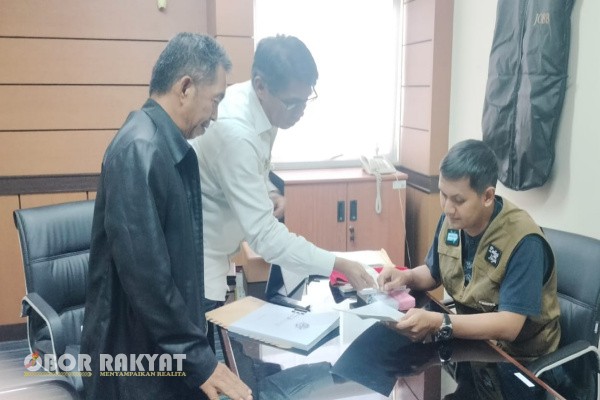 Jakarta, Obor Rakyat – Organisasi Pers Pro Jurnalismedia Siber (PJS) resmi mengajukan diri sebagai calon konstituen Dewan Pers untuk periode 2025. Penyerahan dokumen persyaratan awal dilakukan langsung oleh Ketua Umum DPP PJS, Mahmud Marhaba, kepada Ketua Komisi Penelitian, Pendataan, dan Ratifikasi Organisasi Dewan Pers, Yogi Hadi Ismanto di Kantor Dewan Pers, Jalan Kebon Sirih No. 32–34, Jakarta, Selasa (29/7/2025).
