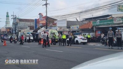 Macet Parah Akibat Keterbatasan Kapal Penyeberangan, Ditlantas Polda Jatim Turun Tangan Atasi Kepadatan di Jalur Situbondo–Banyuwangi