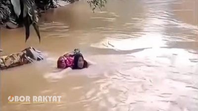 Bidan di Pasaman Pertaruhkan Nyawa, Berenang Seberangi Sungai Deras Demi Selamatkan Pasien