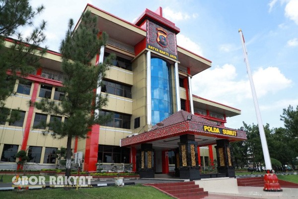 Pematangsiantar, Obor Rakyat – Kepala Dinas Perhubungan (Kadishub) Kota Pematangsiantar, Julham Situmorang, secara resmi melaporkan Kanit Tindak Pidana Korupsi (Tipikor) Polres Pematangsiantar, LH (inisial-red) ke Bidang Profesi dan Pengamanan (Propam) Polda Sumatera Utara.