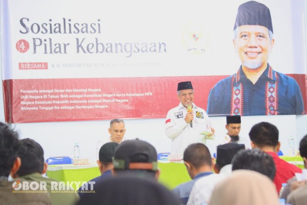 Tapanuli Tengah, Obor Rakyat – Anggota DPD/MPR RI, KH Muhammad Nuh, kembali menegaskan pentingnya penguatan nilai-nilai kebangsaan melalui sosialisasi 4 Pilar MPR RI kepada tokoh masyarakat Sibolga dan Tapanuli Tengah (Tapteng). Kegiatan ini digelar di Auditorium Hotel Hasian, Tapteng, pada Kamis (31/7/2025), dan berlangsung dalam suasana dialogis yang hangat dan interaktif.