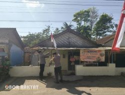 Dua Polisi Muda di Ambulu Ajak Warga Semarakkan HUT RI ke-80 dengan Pasang Bendera dan Lomba Meriah