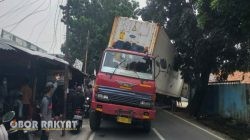 Macet Parah di Ciracas Jakarta Timur, Truk Kontainer Jeblos Tutup Badan Jalan