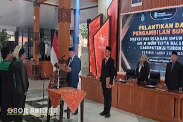 Situbondo, Obor Rakyat – Bupati Situbondo Yusuf Rio Wahyu Prayogo resmi melantik dan mengambil sumpah jabatan Asy'ari sebagai Direktur Perusahaan Umum Daerah (Perumda) Air Minum Tirta Baluran periode 2025–2030.