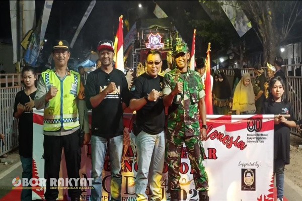 Jember, Obor Rakyat – Suasana penuh semarak mewarnai Desa Menampu, Kecamatan Gumukmas, Kabupaten Jember, Sabtu (9/8/2025). Dalam rangka memperingati Hari Ulang Tahun (HUT) ke-80 Kemerdekaan Republik Indonesia, desa ini menggelar karnaval bertema "Menampu Nusantara" yang menghadirkan ragam budaya, atraksi kreatif, dan penampilan spektakuler dari berbagai daerah di Indonesia.
