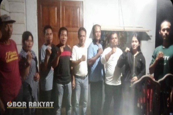 Simalungun, Obor Rakyat – Warga Desa Dolok Tomuan Saribu Jawa, Kecamatan Dolok Panribuan, Kabupaten Simalungun, Sumatera Utara, mengaku muak dengan janji-janji perbaikan jalan yang tak kunjung terealisasi. Sudah lebih dari dua dekade, akses vital menuju pasar dan pusat ekonomi itu rusak parah tanpa perhatian pemerintah.