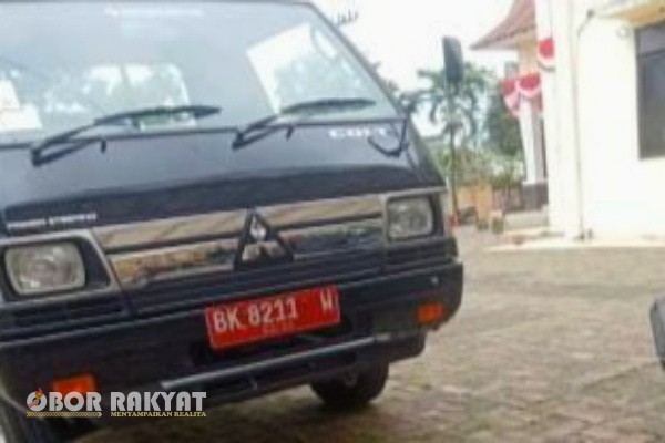 Pematang Siantar, Obor Rakyat – Sebuah mobil dinas milik Dinas Pariwisata Kota Pematang Siantar diduga disalahgunakan setelah tertangkap kamera terparkir di depan Hotel Anda Karaoke, Jalan Ahmad Yani, pada dini hari.