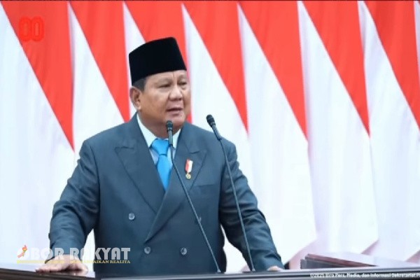 Jakarta, Obor Rakyat – Presiden Prabowo Subianto menyampaikan pidato kenegaraan perdananya sebagai Presiden RI dalam Sidang Tahunan MPR 2025 di Kompleks Parlemen, Senayan, Jakarta, Jumat (15/8/2025). Dalam pidato tersebut, Prabowo menegaskan komitmennya meneruskan perjuangan para presiden terdahulu untuk membawa Indonesia lebih dekat dengan cita-cita kemerdekaan.