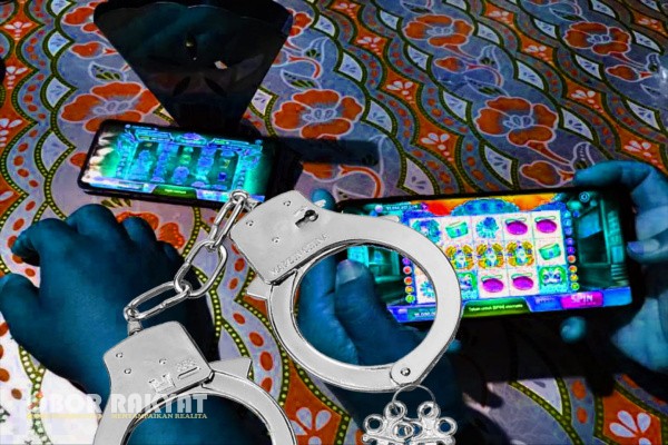 Surabaya, Obor Rakyat – Subdit Jatanras Ditreskrimum Polda Jawa Timur dikabarkan berhasil mengamankan dua terduga pelaku tindak pidana perjudian online (judol) pada Kamis (14/8/2025).