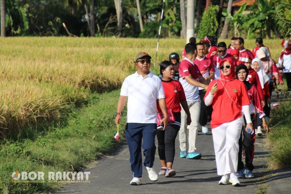 Banyuwangi, Obor Rakyat – Dalam rangka memeriahkan Hari Ulang Tahun (HUT) ke-80 Kemerdekaan Republik Indonesia, Lembaga Pemasyarakatan (Lapas) Kelas IIA Banyuwangi menggelar kegiatan jalan sehat pada Sabtu (16/8/2025).