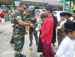 Kodim 0416/Bute Gelar Patroli Merah Putih dan Jumat Berkah Meski Diguyur Hujan