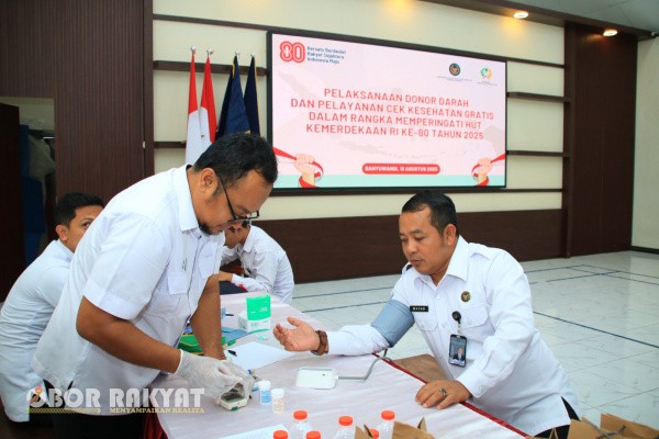 Banyuwangi, Obor Rakyat – Dalam rangka memperingati Hari Ulang Tahun (HUT) ke-80 Kemerdekaan Republik Indonesia, Lembaga Pemasyarakatan (Lapas) Kelas IIA Banyuwangi menggelar kegiatan donor darah dan layanan pemeriksaan kesehatan gratis bagi para pegawai, Selasa (19/8/2025).