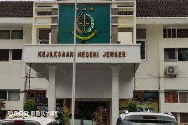 Jember, Obor Rakyat – Kejaksaan Negeri (Kejari) Jember terus mengusut dugaan korupsi pengadaan makan dan minum (mamin) kegiatan Sosialisasi Peraturan Daerah (Sosperda) tahun anggaran 2023/2024 yang berpotensi merugikan negara hingga Rp5,6 miliar.