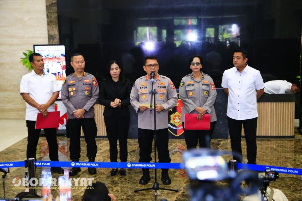 Jakarta, Obor Rakyat – Direktorat Tindak Pidana Siber Bareskrim Polri secara resmi mengumumkan hasil pemeriksaan DNA terkait kasus dugaan manipulasi dokumen dan informasi elektronik yang melibatkan pelapor berinisial RK dan saksi LM. Hasil uji laboratorium memastikan tidak ada kecocokan DNA antara RK dengan anak LM, berinisial SA.