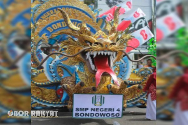 Bondowoso, Obor Rakyat – SMP Negeri 4 Bondowoso turut ambil bagian dalam Karnaval Budaya Hari Jadi Bondowoso (Harjabo) ke-206, Selasa (19/8/2025).