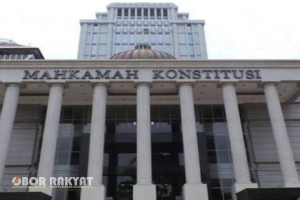 Jakarta, Obor Rakyat – Ikatan Wartawan Hukum (Iwakum) resmi mengajukan uji materi (judicial review) ke Mahkamah Konstitusi (MK) terhadap Pasal 8 Undang-Undang Nomor 40 Tahun 1999 tentang Pers. Gugatan ini dilayangkan agar kerja-kerja jurnalistik tidak lagi berada dalam bayang-bayang kriminalisasi.