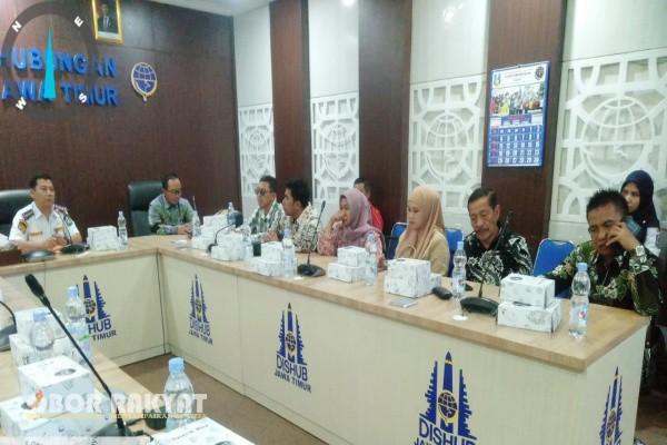 Bondowoso, Obor Rakyat – Meski berada di tengah efisiensi anggaran, Komisi III DPRD Kabupaten Bondowoso tetap menekankan pentingnya konsistensi pelaksanaan program prioritas dalam RPJMD 2025–2029, yakni “Bondowoso Menyala”.