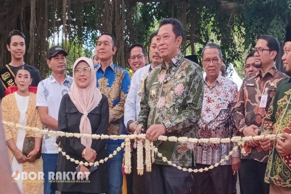 Bondowoso, Obor Rakyat – Pemerintah Kabupaten (Pemkab) Bondowoso resmi membuka Festival Dewi Cemara 2025 di Alun-alun RBA Ki Ronggo, Jumat (22/8/2025).