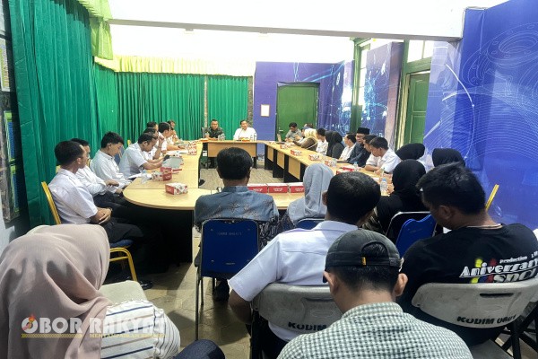 Pandeglang, Obor Rakyat – Kodim 0601/Pandeglang bersama Pemerintah Kabupaten (Pemkab) Pandeglang, Satuan Pelaksana Program (SPPI), yayasan, dan mitra BGN menggelar rapat koordinasi (rakor) terkait pelaksanaan Program Makan Bergizi Gratis (MBG) di wilayah Kabupaten Pandeglang.