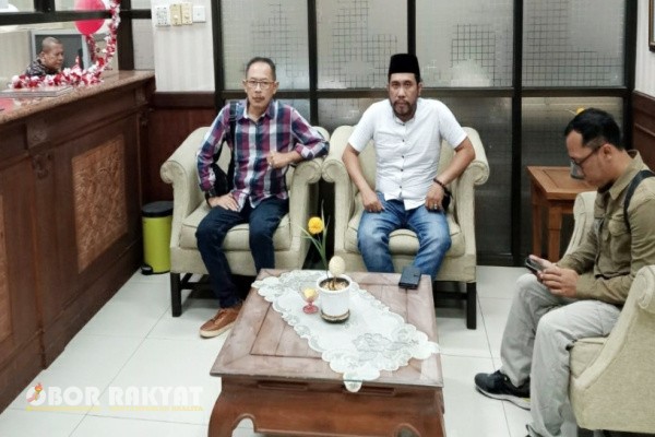 Surabaya, Obor Rakyat – Pada Kamis (21/8/2925) lalu, dua aktivis asal Pasuruan, Lujeng Sudarto dan Imam Rusdian, mendatangi kantor Sekretariat Daerah (Sekda) Provinsi Jawa Timur.