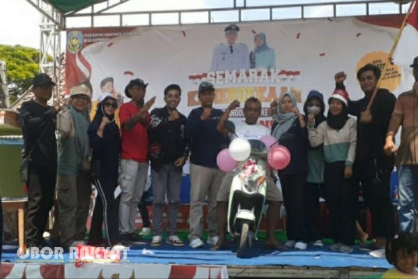 Situbondo, Obor Rakyat – Warga Desa Kapongan, Kecamatan Kapongan, Kabupaten Situbondo, Jawa Timur, menggelar perayaan Hari Ulang Tahun (HUT) ke-80 Kemerdekaan Republik Indonesia dengan penuh kemeriahan.