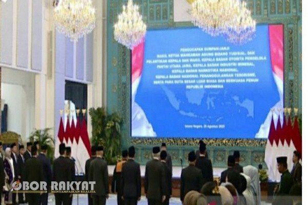 Jakarta, Obor Rakyat – Presiden Republik Indonesia Jenderal TNI (Purn) Prabowo Subianto resmi melantik dan mengambil sumpah jabatan Irjen Suyudi Ario Seto sebagai Kepala Badan Narkotika Nasional (BNN), Senin (25/8/2025).