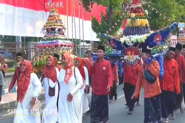 Situbondo, Obor Rakyat – Peringatan Maulid Nabi Muhammad SAW 1447 H/2025 M di Kabupaten Situbondo berlangsung meriah dengan keikutsertaan 207 ancak atau hiasan hasil bumi.