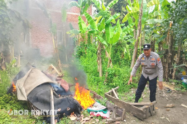 Sidoarjo, Obor Rakyat – Polresta Sidoarjo Polda Jatim melalui Polsek Sukodono bergerak cepat menindaklanjuti laporan masyarakat terkait dugaan adanya praktik perjudian sabung ayam di Desa Plumbungan, Kecamatan Sukodono, Kabupaten Sidoarjo.