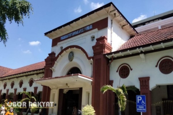 Surabaya, Obor Rakyat – Mahkamah Agung (MA) kembali menjadi sorotan publik usai mengangkat Itong Isnaeni Hidayat, mantan hakim Pengadilan Negeri (PN) Surabaya yang pernah terjerat kasus korupsi, menjadi Aparatur Sipil Negara (ASN).