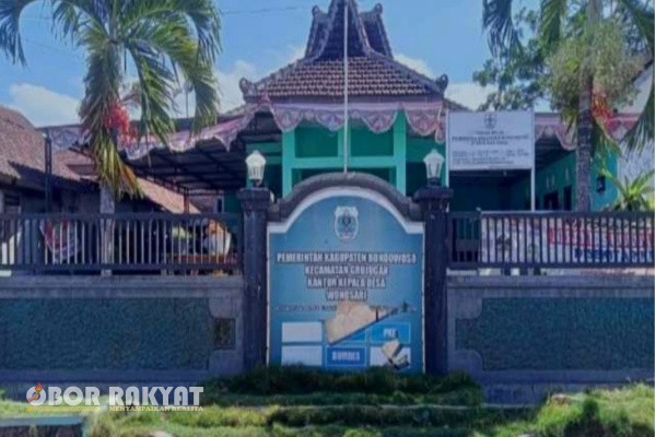 Bondowoso, Obor Rakyat – Puluhan warga Desa Wonosari, Kecamatan Grujugan, Kabupaten Bondowoso, mengancam akan menggelar aksi unjuk rasa di depan Kantor Kejaksaan Negeri (Kejari) Bondowoso.