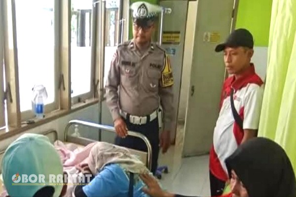 Banyuwangi, Obor Rakyat – Peringatan HUT ke-80 Republik Indonesia di Desa Kaligondo, Kecamatan Genteng, Banyuwangi, diwarnai duka mendalam. Seorang bocah laki-laki berinisial AR (7) meninggal dunia secara tragis setelah terlindas gandengan genset dari mobil pick up pengangkut sound system saat kegiatan jalan sehat, Minggu (24/8/2025) lalu.