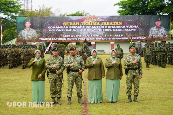 Jember, Obor Rakyat — Komitmen terhadap profesionalisme, regenerasi kepemimpinan, dan soliditas prajurit kembali ditegaskan oleh Divisi Infanteri 2 Kostrad. Panglima Divif 2 Kostrad, Mayjen TNI Susilo, memimpin langsung Serah Terima Jabatan (Sertijab) Komandan Brigif 9/DY/2 Kostrad serta Tradisi Laporan Korps Perwira Menengah (Pamen) yang berlangsung di Markas Brigif 9/DY/2 Kostrad, Jember, Jawa Timur, Kamis (28/8/2025).