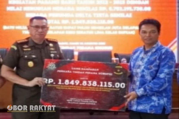 Sidoarjo, Obor Rakyat – Upaya Kejaksaan Negeri (Kejari) Sidoarjo dalam menyelamatkan kerugian negara kembali membuahkan hasil. Sebanyak Rp 1.849.838.115 uang sitaan dari perkara tindak pidana korupsi periode 2012–2015 resmi dikembalikan kepada Perusahaan Umum Daerah (Perumda) Delta Tirta Sidoarjo.