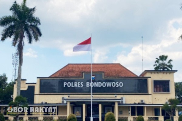 Bondowoso, Obor Rakyat – Beredar kabar mengejutkan mengenai dugaan pemerasan yang melibatkan Kepala Unit (Kanit) Pidana Khusus (Pidsus) Polres Bondowoso, IPDA Edi Sutrisno, bersama anggotanya terhadap sejumlah jagal sapi di wilayah hukum Polres Bondowoso.