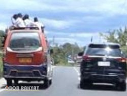 Kapolres Simalungun Tegur Sopir Angkutan Umum Angkut Penumpang di Atas Capmobil, Tekankan Keselamatan Pelajar