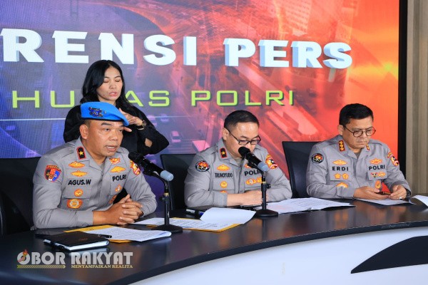 Jakarta, Obor Rakyat – Divisi Profesi dan Pengamanan (Divpropam) Polri menetapkan tujuh personel Brimob terlibat pelanggaran etik dalam insiden tewasnya pengemudi ojek online (ojol), Affan Kurniawan, yang terjadi pada Rabu, 28 Agustus 2025, di kawasan Pejompongan, Jakarta Pusat.