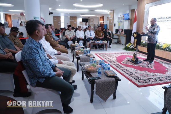 Jember, Obor Rakyat – Pemerintah Kabupaten (Pemkab) Jember bersama Badan Pelindungan Pekerja Migran Indonesia (BP2MI) resmi membuka Desk Pelayanan Pekerja Migran Indonesia (PMI) di Mall Pelayanan Publik (MPP) Jember, Senin (1/9/2025).