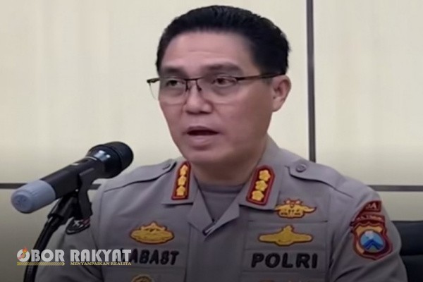 Surabaya, Obor Rakyat – Kepolisian Daerah Jawa Timur (Polda Jatim) berhasil mengamankan puluhan pelaku yang terlibat dalam aksi pembakaran Gedung Negara Grahadi dan Kantor Polsek Tegalsari, Surabaya. Kerusuhan yang berlangsung sejak Sabtu malam (30/8) hingga Minggu dini hari (31/8) itu merupakan bagian dari unjuk rasa anarkis yang meluas di beberapa wilayah Jawa Timur.