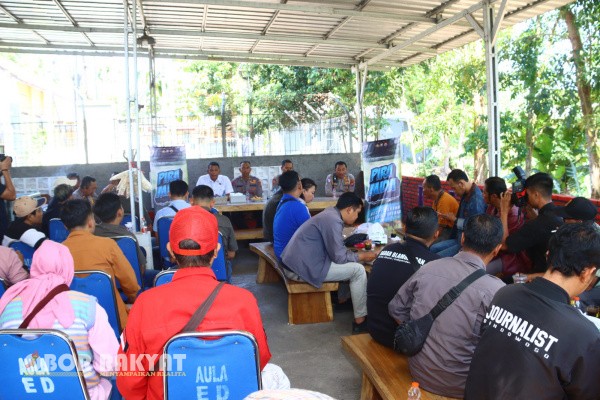 Bondowoso, Obor Rakyat – Guna memperkuat hubungan kemitraan dan sinergi dengan insan pers, Kepolisian Resor (Polres) Bondowoso menggelar kegiatan “Ngopi Bareng Bersama Media” atau Piramida (Polri Bersinergi dengan Media) pada Rabu, (3/9/2025).