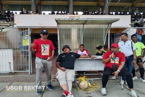 Jember, Obor Rakyat — Liga Pelajar Tahun 2025 Piala Bupati Jember resmi dimulai di Stadion Notohadinegoro, Jember, bekerja sama dengan PSSI. Kompetisi bergengsi ini diikuti oleh 103 sekolah dari berbagai jenjang pendidikan, yakni SMP, MTS, SMA, SMK, dan MA, yang berlangsung pada Minggu (7/9/2025).