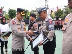 Kapolresta Banyuwangi Berikan Penghargaan kepada 43 Personel Berprestasi, Ini Daftar Prestasinya