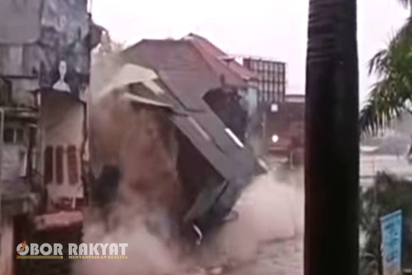 Denpasar, Obor Rakyat – Curah hujan yang cukup tinggi pada hari Rabu (10/9) menyebabkan bencana banjir melanda berbagai wilayah di Denpasar, Bali.