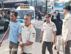 Satpol PP Duren Sawit Jaring 9 Pak Ogah yang Resahkan Pengendara Motor